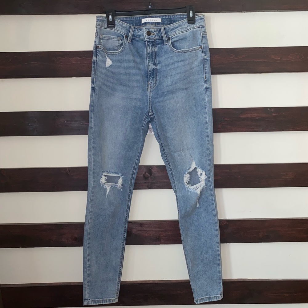NWOT Ripped Skinny Jeans